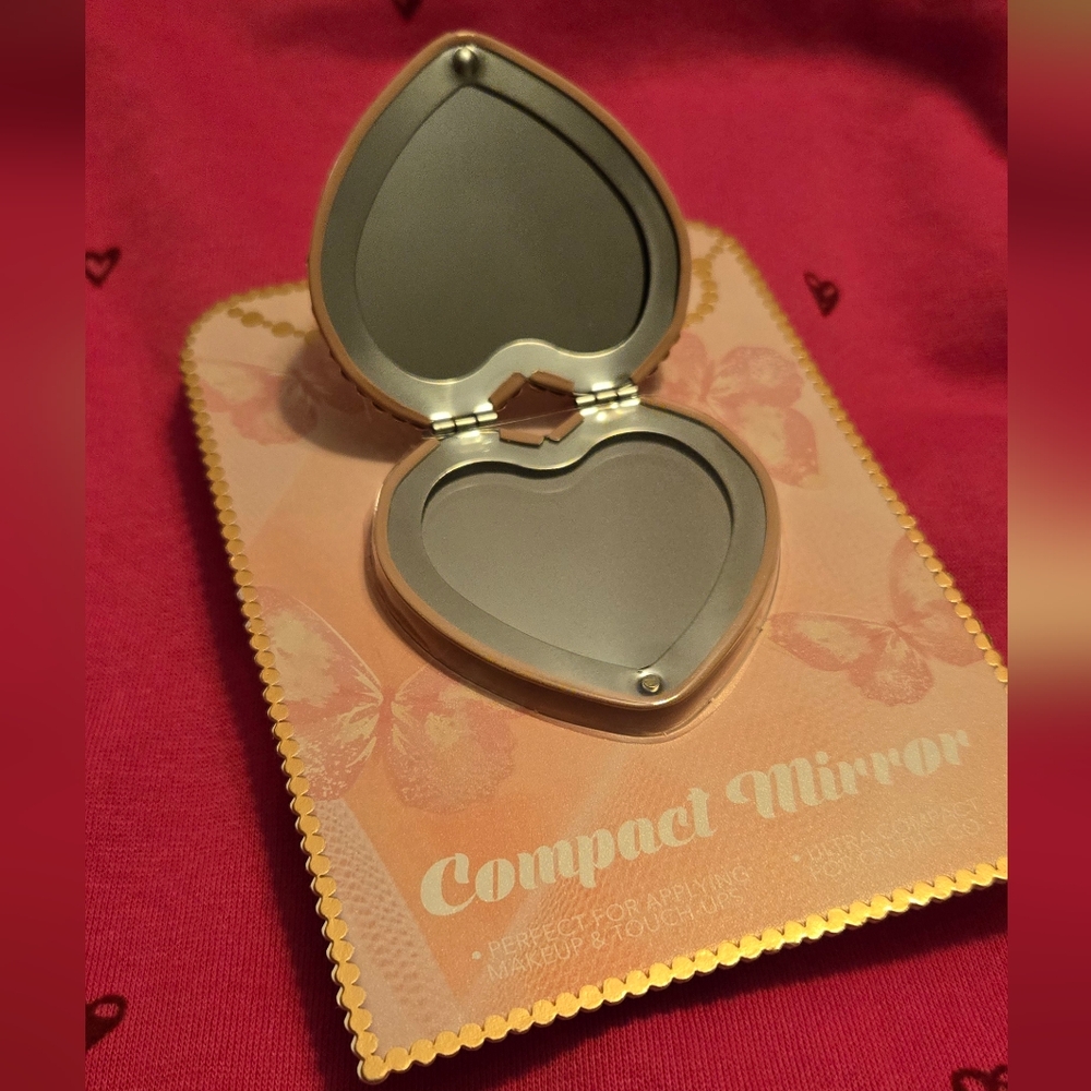 Paris Hilton Rhinestone Heart Compact Mirror - Picture 10 of 11